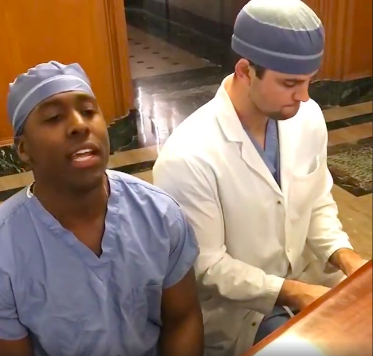 When surgeons sing: a million people loved this video